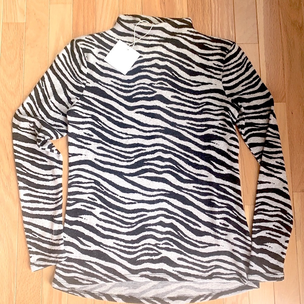 NWT BEACH LUNCH  LOUNGE SLATE ZEBRA PRINT